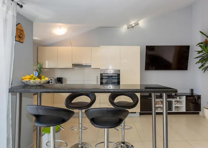 Cozy In With Kitchen * Omišalj